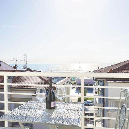 Hotel Nuovo Tirreno Lido di Camaiore Buitenkant foto