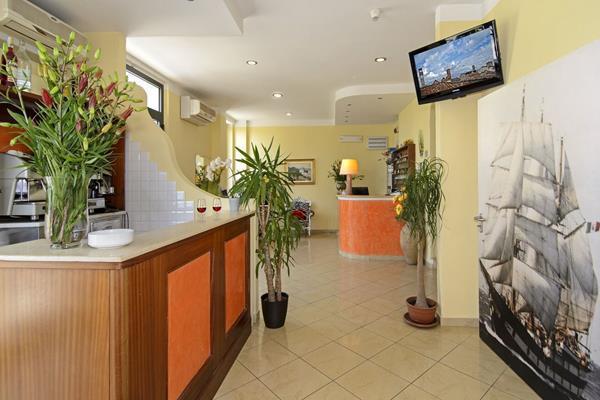 Hotel Nuovo Tirreno Lido di Camaiore Buitenkant foto