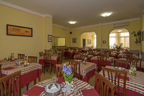Hotel Nuovo Tirreno Lido di Camaiore Buitenkant foto