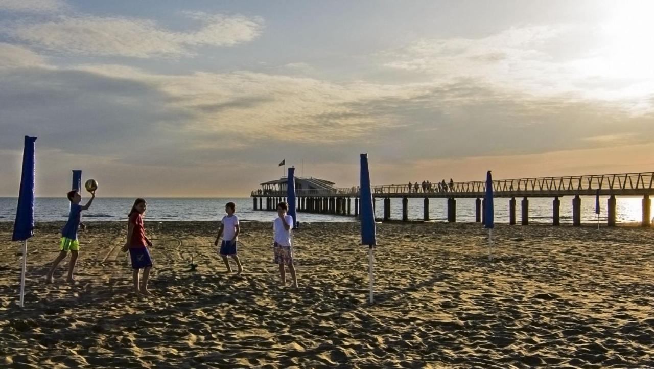 Hotel Nuovo Tirreno Lido di Camaiore Buitenkant foto