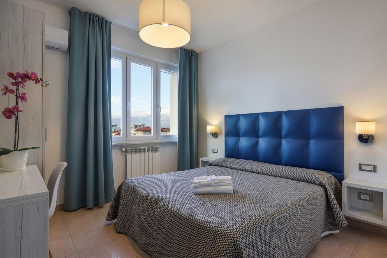 Hotel Nuovo Tirreno Lido di Camaiore Buitenkant foto
