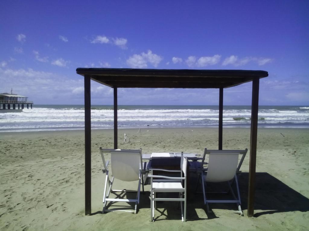 Hotel Nuovo Tirreno Lido di Camaiore Buitenkant foto