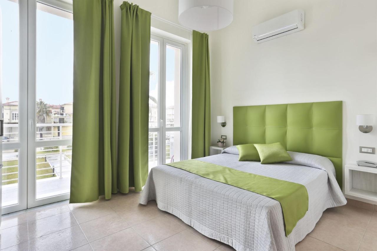 Hotel Nuovo Tirreno Lido di Camaiore Buitenkant foto