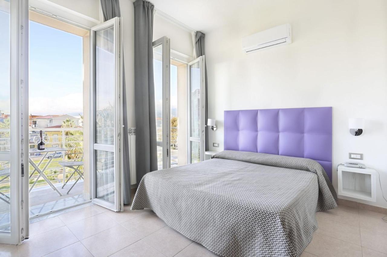 Hotel Nuovo Tirreno Lido di Camaiore Buitenkant foto