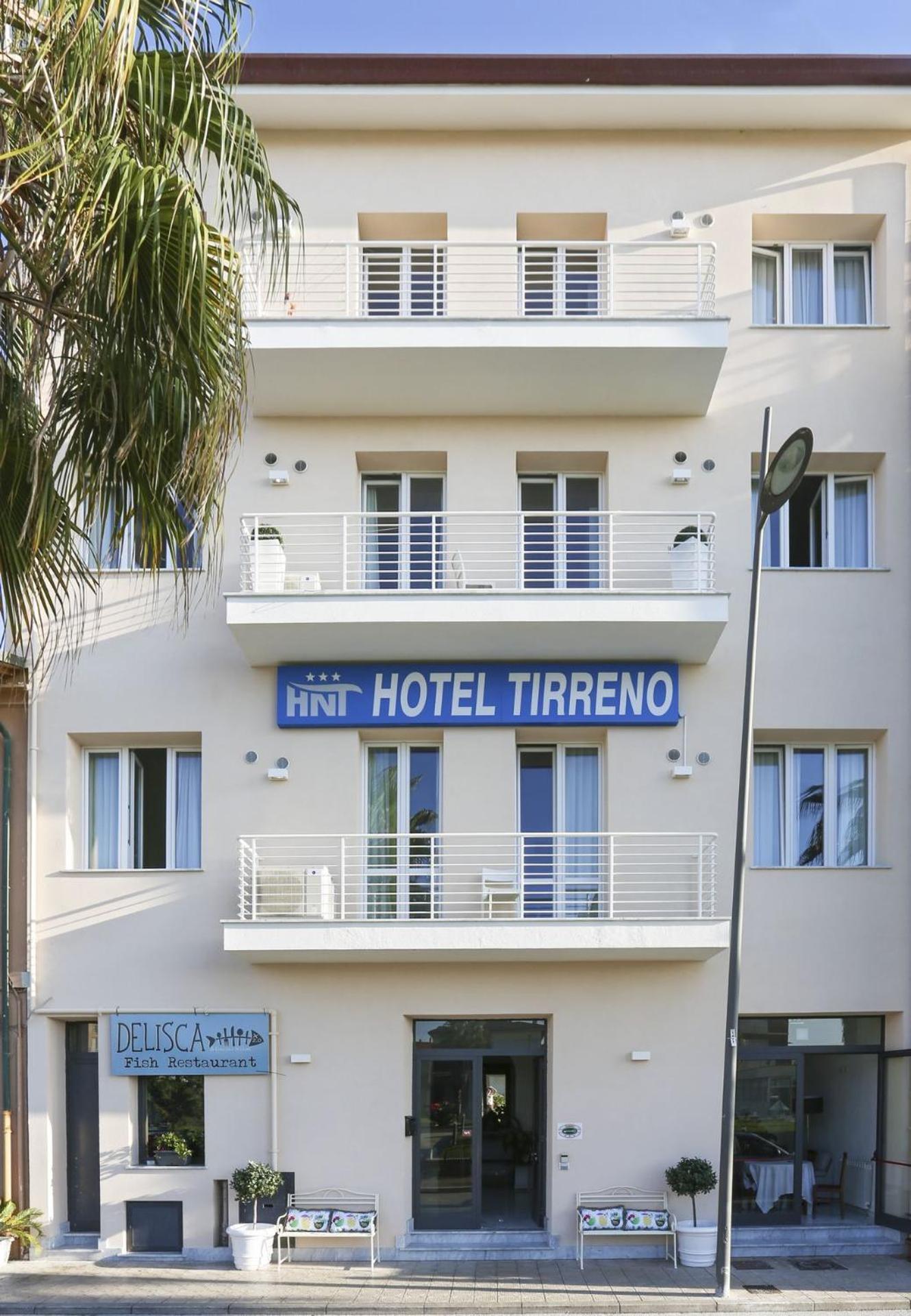 Hotel Nuovo Tirreno Lido di Camaiore Buitenkant foto