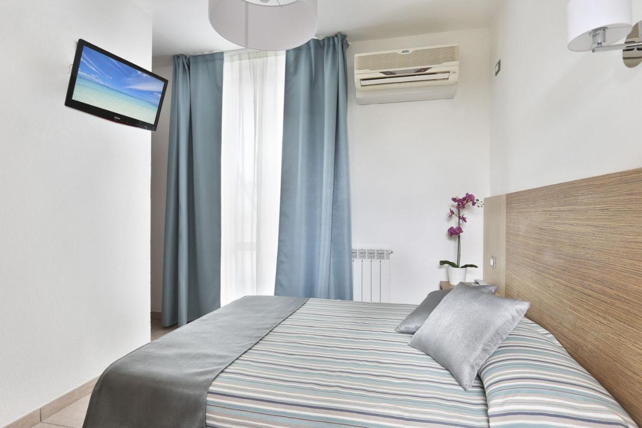 Hotel Nuovo Tirreno Lido di Camaiore Buitenkant foto