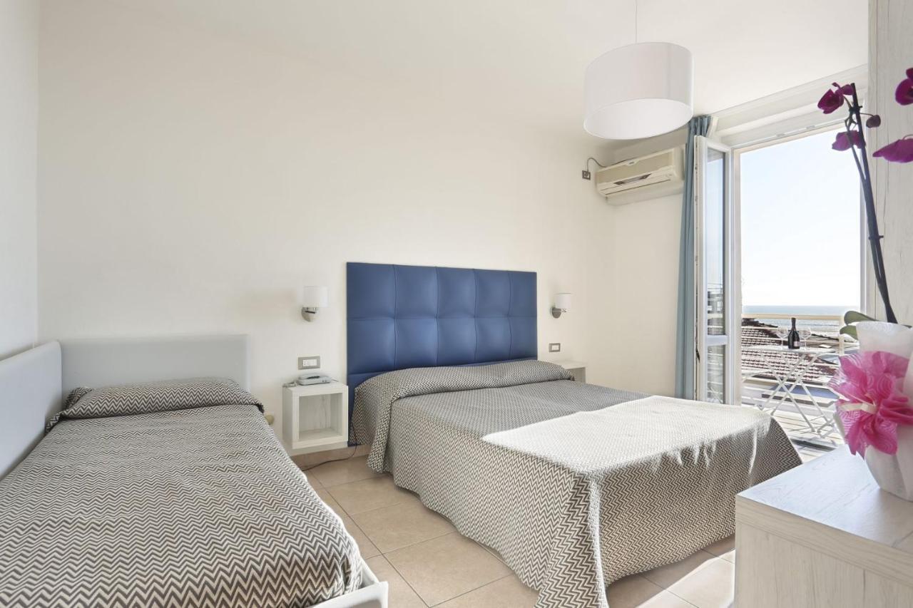 Hotel Nuovo Tirreno Lido di Camaiore Buitenkant foto