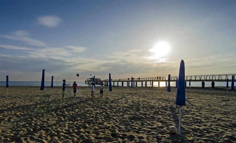 Hotel Nuovo Tirreno Lido di Camaiore Buitenkant foto