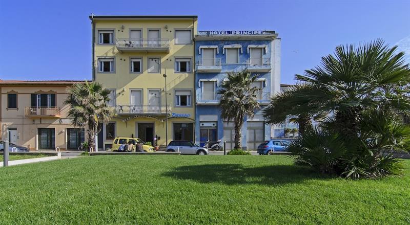 Hotel Nuovo Tirreno Lido di Camaiore Buitenkant foto