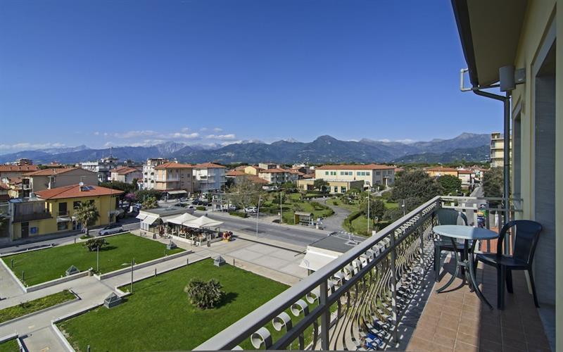 Hotel Nuovo Tirreno Lido di Camaiore Buitenkant foto