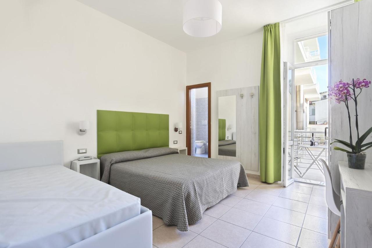 Hotel Nuovo Tirreno Lido di Camaiore Buitenkant foto